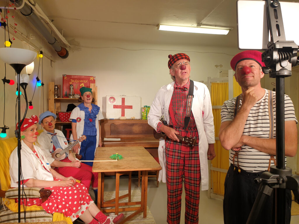 Clownerna Loppa, Frans, Jonas, Mattis och Sören under ett videosamtal.